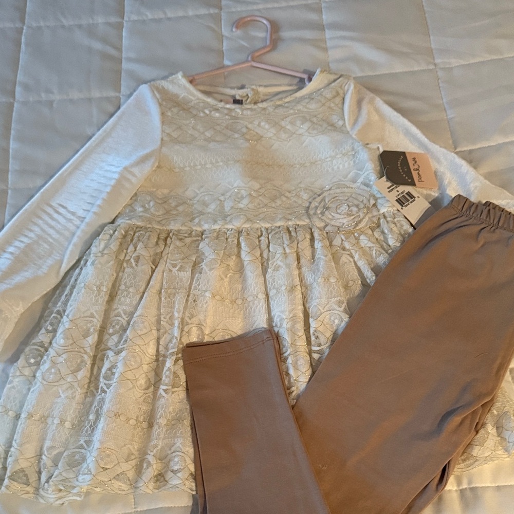 NWT Pippa & Julie Ivory Lace swing top and pants with Gold Accents 🤎